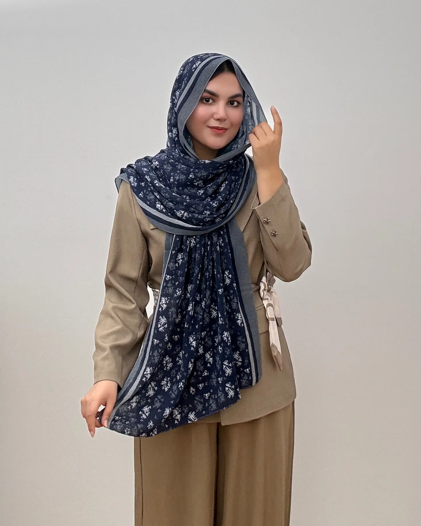 شال پلیسه نخی طرح گل ریز